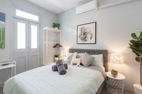 Homely Double Room - AC - 1Min Walk To Central - Close To Darling Harbour Chinatown CBD - Shared Bathroom - Accommodation Main Beach 0