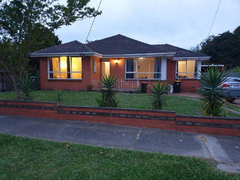 Homestay Near Dandenong Plaza - Accommodation Main Beach 0