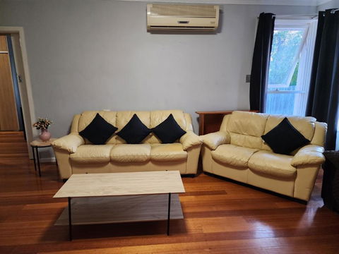 Homestay Near Dandenong Plaza - Accommodation Main Beach 2
