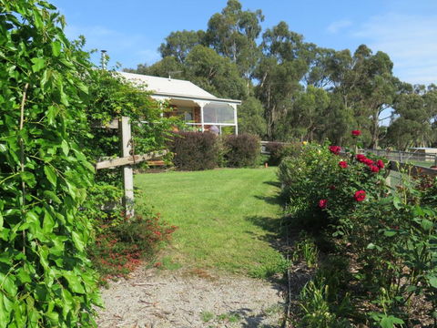 Honeyeater Cottage - Accommodation Main Beach 3