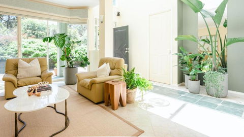 Honeysuckle Rose Retreat - Accommodation Main Beach 0