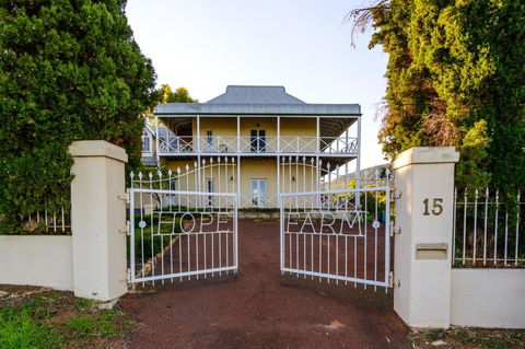 Hope Farm Guesthouse - Accommodation Main Beach 3