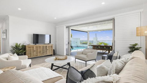 Horizons - Accommodation Main Beach 1