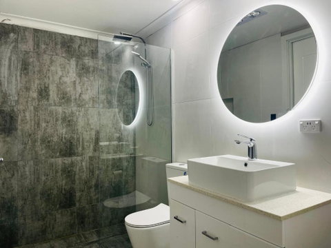 House At Train Station Thomastown - Accommodation Main Beach 1