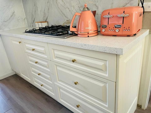 House In Thomastown - Accommodation Main Beach 1