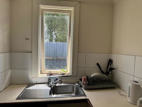 House Near Melbourne Airport - Accommodation Main Beach 1