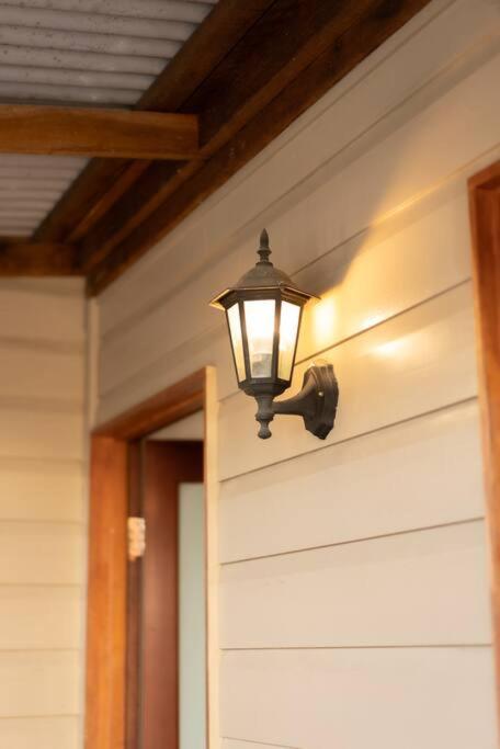 House Of Fairy Wren -Charming Queenslander Cottage Mins Drive To Brisbane CBD And Gabba Stadium! - Accommodation Main Beach 2