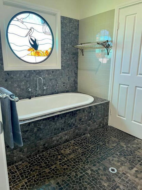 House Of The Young - Emu Bay - Accommodation Main Beach 2