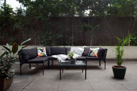 Huge 3 Bed Camperdown Garden Apt W Parking Aircon - Accommodation Main Beach 1