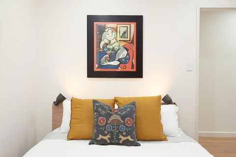 Huge 3 Bed Camperdown Garden Apt W Parking Aircon - Accommodation Main Beach 3