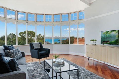 Huge Harbour View Apartment In Historic Home - Accommodation Main Beach 0