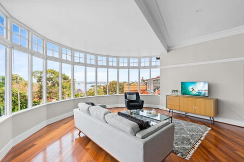 Huge Harbour View Apartment In Historic Home - Accommodation Main Beach 1
