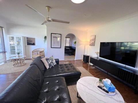 Humble & Homely - Accommodation Main Beach 0