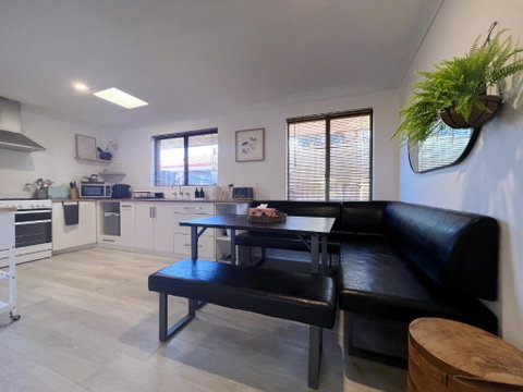 Humble & Homely - Accommodation Main Beach 1