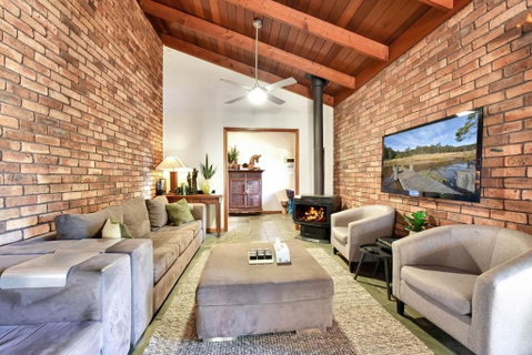 Hunter Valley Kangaroo Retreat With 60 Kangaroos - Accommodation Main Beach 2