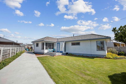 Huntingdale - Accommodation Main Beach 2