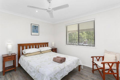 Husky By The Sea - Accommodation Main Beach 3