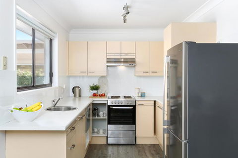 Husky By The Sea - Accommodation Main Beach 1