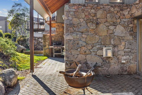 Ice 3 - Accommodation Main Beach 1