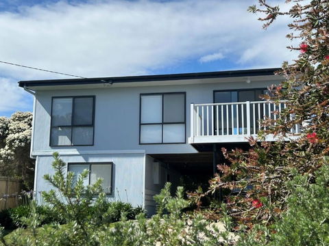 Iconic Beach House On Bruce - Accommodation Main Beach 0