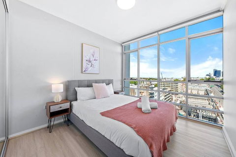 Iconic Sydney Harbour Bridge View - Accommodation Main Beach 3