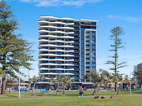 Iconic Apartments 704 - Accommodation Main Beach 2