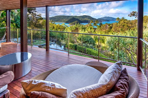 Indulge In The Lap Of Luxury, Iluka Is Your Private Ocean-view Haven On Half An Acre With Infinity Pool And Two Golf Buggies - Accommodation Main Beach 1