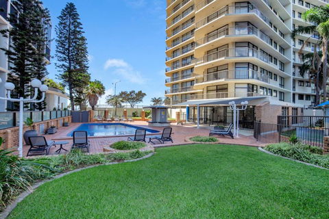 Imperial Surf Private Apartment - Accommodation Main Beach 2