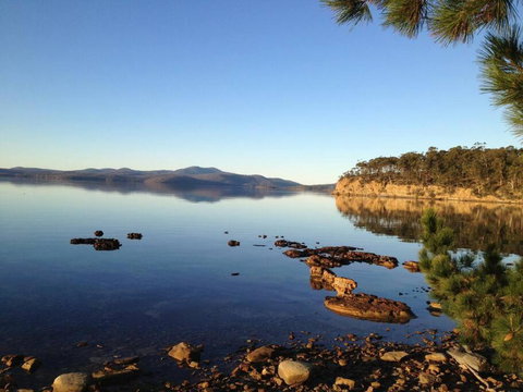 Impression Bay Lodge - Waterfront Property - Accommodation Main Beach 0