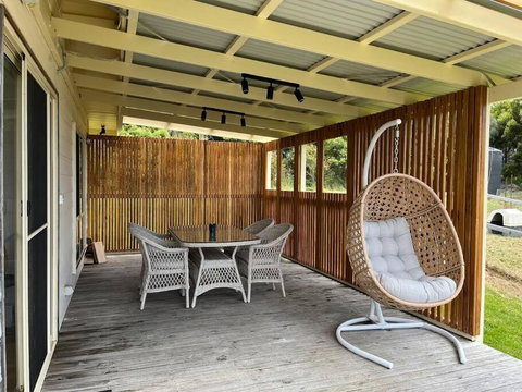 Impression Bay Lodge - Waterfront Property - Accommodation Main Beach 1
