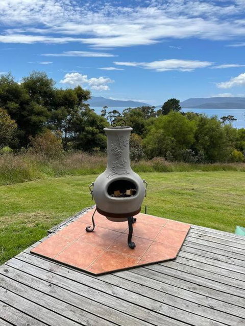 Impression Bay Lodge - Waterfront Property - Accommodation Main Beach 2