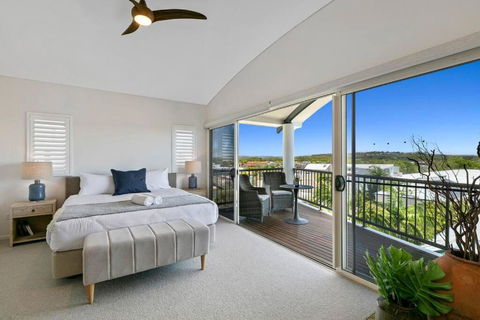 Incredible Beachside Penthouse-RIVA11 - Accommodation Main Beach 1