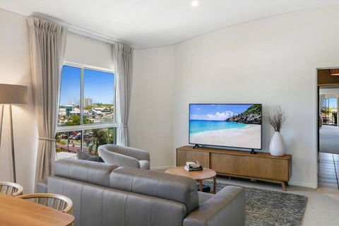 Incredible Beachside Penthouse-RIVA11 - Accommodation Main Beach 2