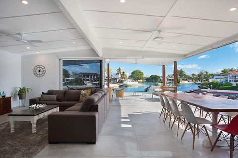 INCREDIBLE VALUE - Perfect For Large Families - Accommodation Main Beach 2