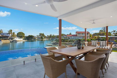 INCREDIBLE VALUE - Perfect For Large Families - Accommodation Main Beach 1