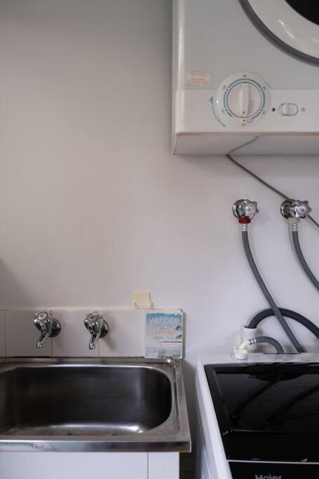 Indigo Bay - Comfortable 3br Home With Large Yard - Accommodation Main Beach 2