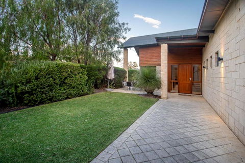 Indigo I Private Properties - Accommodation Main Beach 1