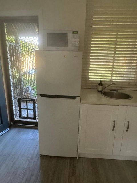 Hotel Koorawatha Garden Unit - Ground Floor - Accommodation Main Beach 2