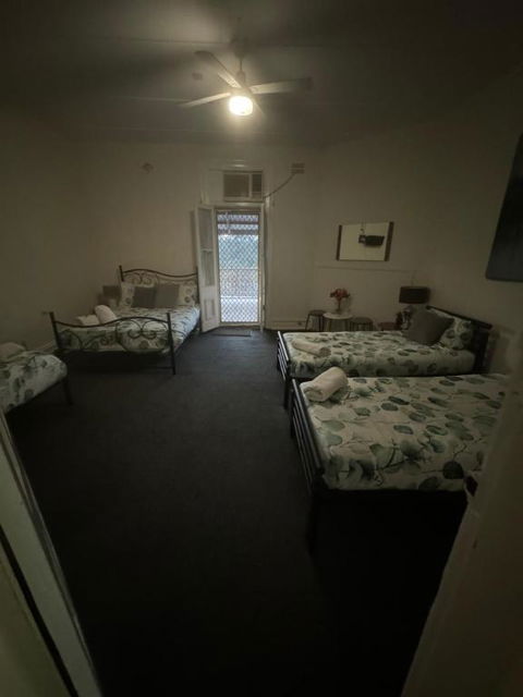 Hotel Koorawatha - Accommodation Main Beach 1