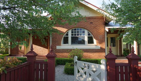 Howlong Old Post Office Luxury Suite - Accommodation Main Beach 3