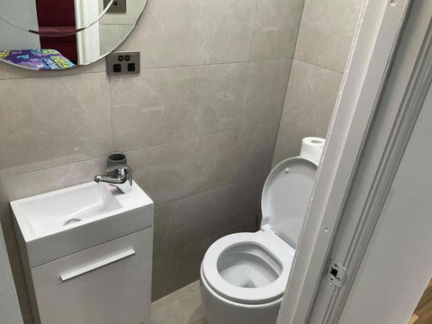 Hughesdale Private Studio - Accommodation Main Beach 2