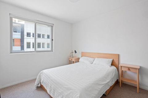 Inner West 1BR & Balcony - Mins To CBD - Accommodation Main Beach 2
