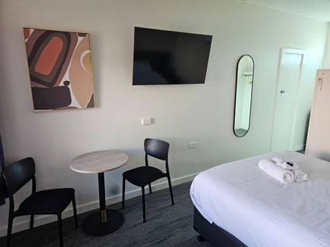 International Hotel Motel - Accommodation Main Beach 1