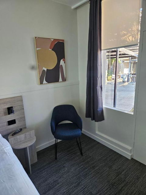 International Hotel Motel - Accommodation Main Beach 3