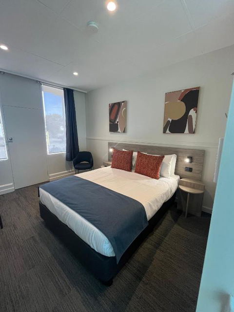 International Hotel Motel - Accommodation Main Beach 0