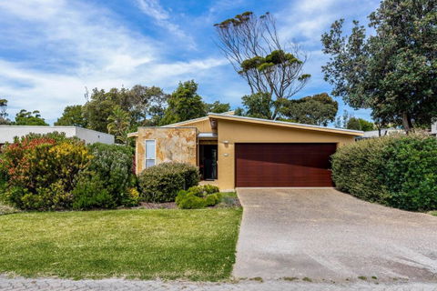 Invy Surf Hideaway - Accommodation Main Beach 0