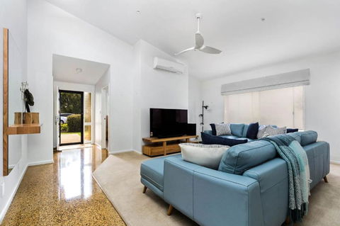 Invy Surf Hideaway - Accommodation Main Beach 3