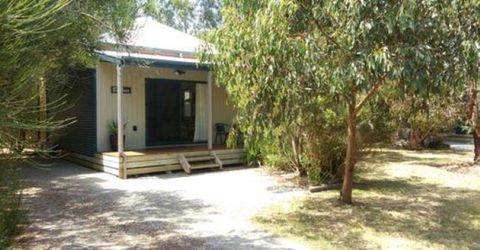 Island Break Cottages - Accommodation Main Beach 1