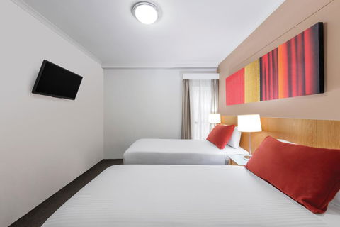 Adina Serviced Apartments Sydney Martin Place - Accommodation Main Beach 1