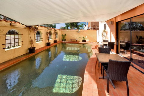Adobe Motel - Accommodation Main Beach 2